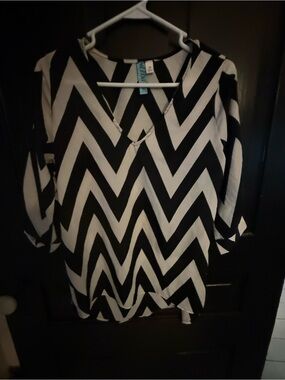 Nicole Black & White Chevron V-Neck Blouse